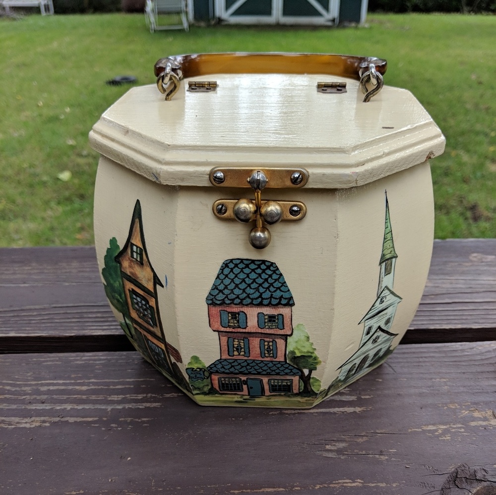 Vintage box purse with lucite handle